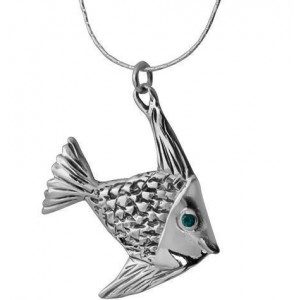 Fish Pendant in Sterling Silver with Emerald Stone by Rafael Jewelry Artistas y Marcas