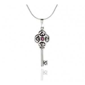 Key Pendant in Sterling Silver with Hearts and Garnet Stone by Rafael Jewelry Collares y Colgantes