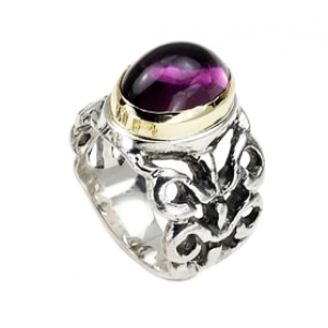 Sterling Silver Ring with Carvings and Garnet Stone Joyería Judía